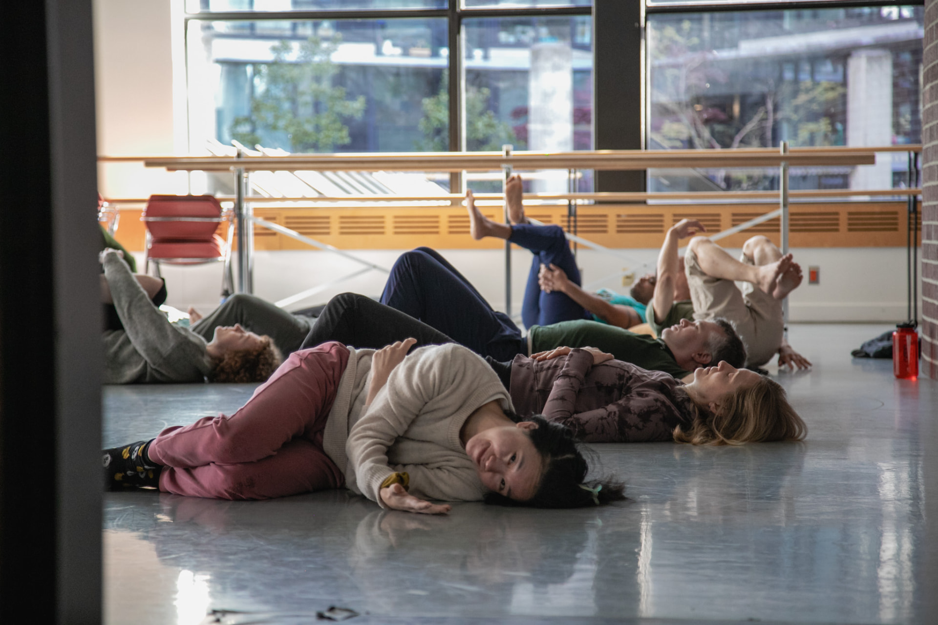 Floor score — the room resting between rounds