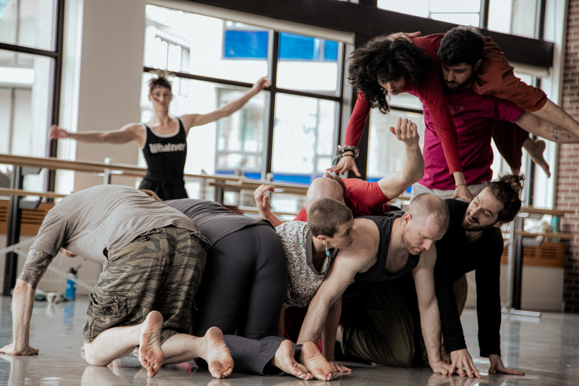 Group structure — stacked bodies in the glass studio