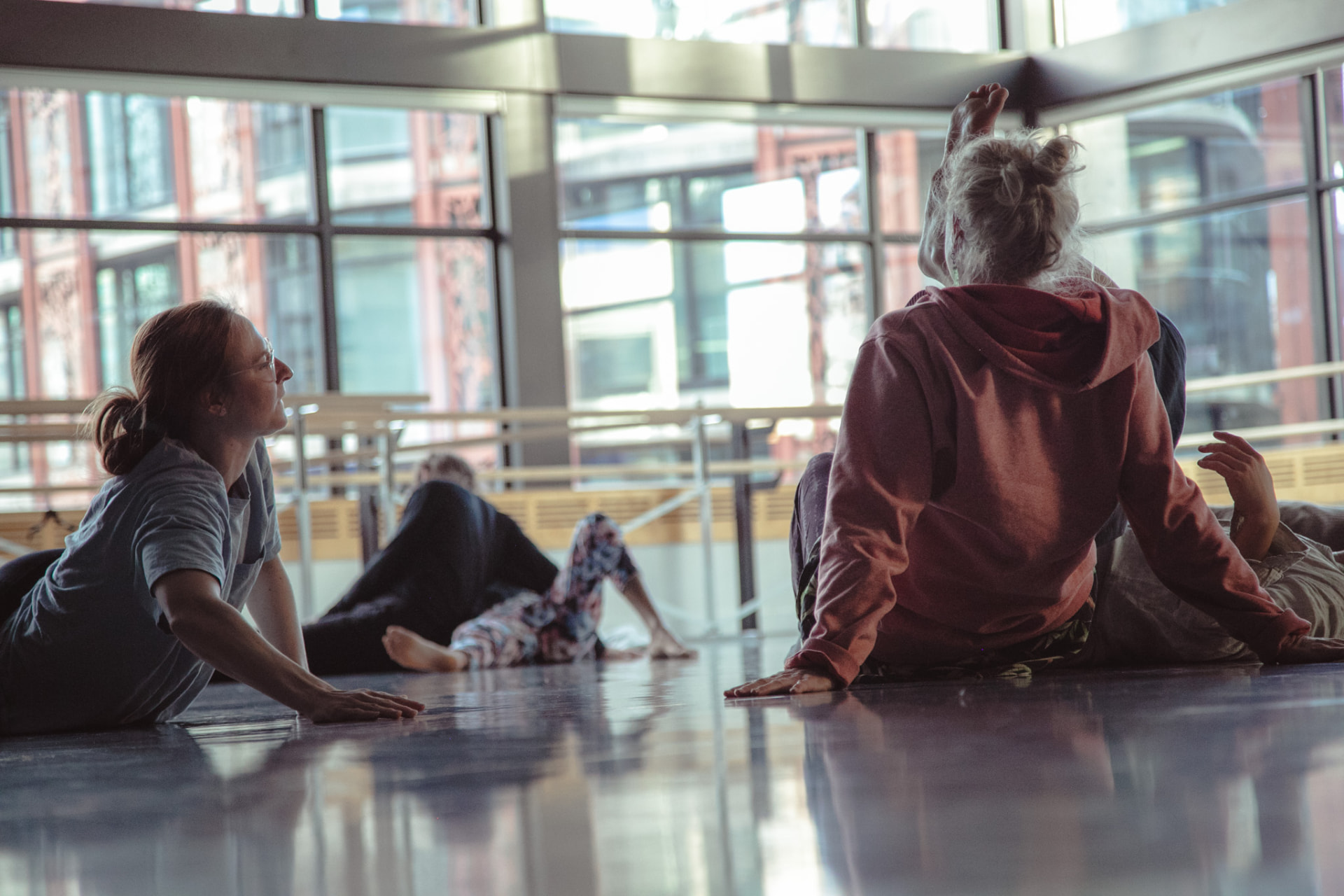 Morning warm-up in the glass studio